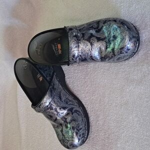 Dansko XP 2.0 Performance Clog